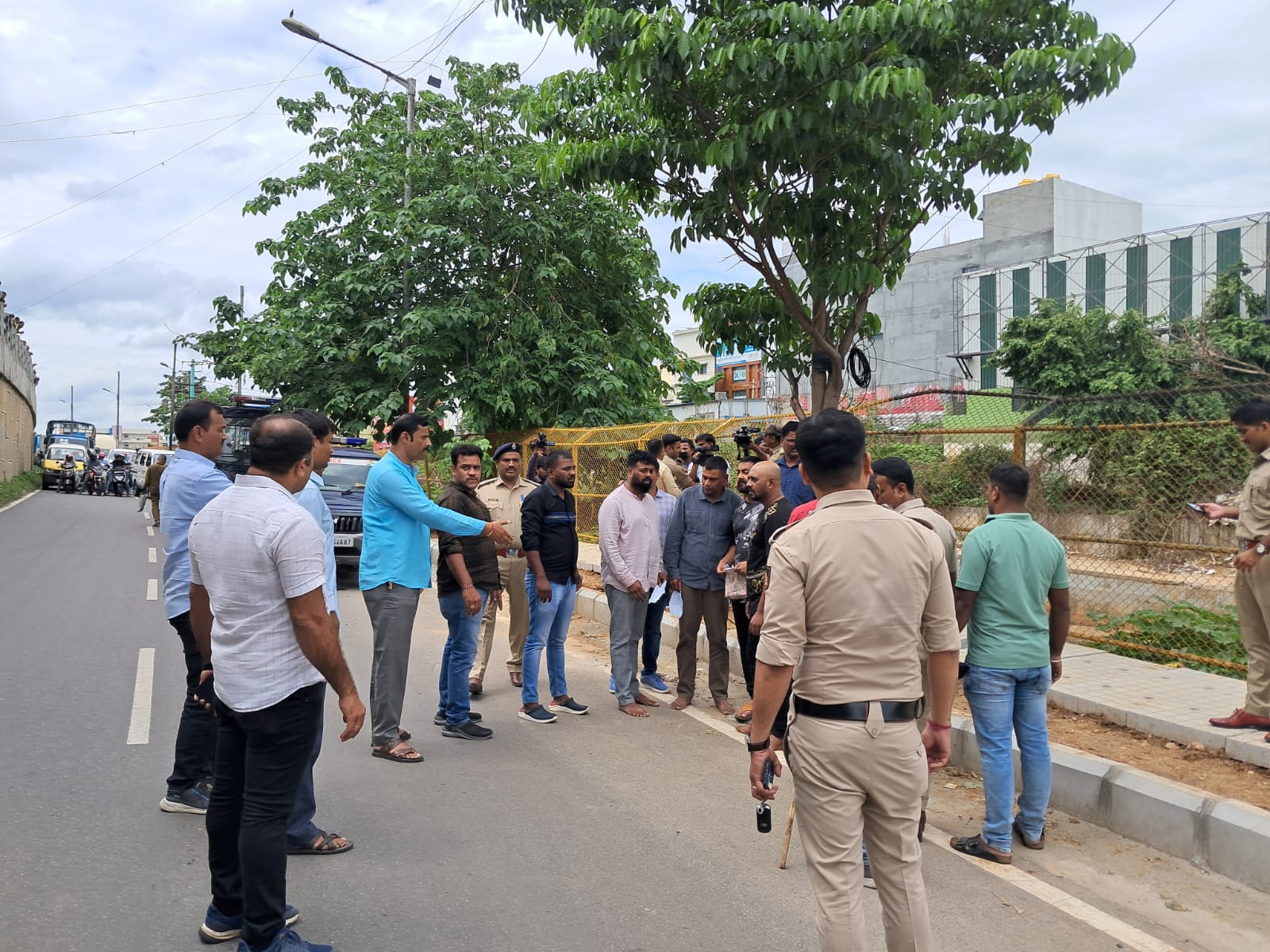 கொலை நடந்த இடத்திற்கு நடிகர் தர்ஷன் - காதலி பவித்ரா கவுடாவை அழைத்து சென்று விசாரணை