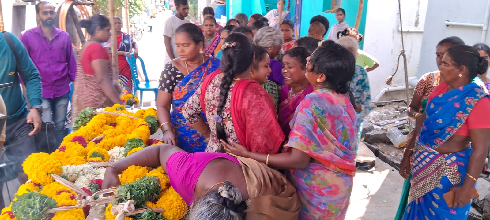 சாராய வியாபாரி கடன் கொடுத்து சாராயம் வியாபாரம் - உறவினர்கள் குற்றச்சாட்டு