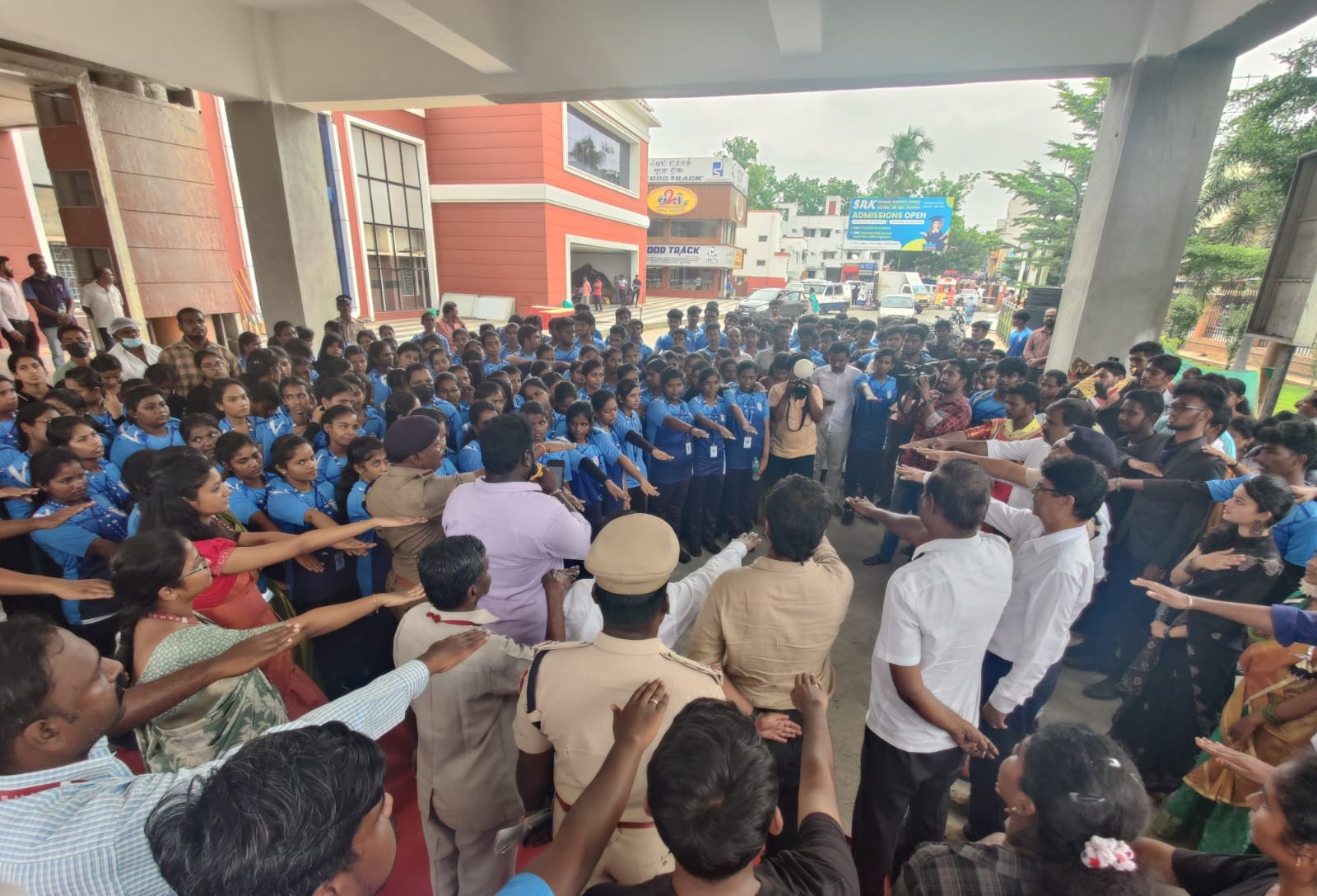 சர்வதேச போதை தடுப்பு தினத்தை முன்னிட்டு ரயில்வே போலீசார் விழிப்புணர்வு நிகழ்ச்சி