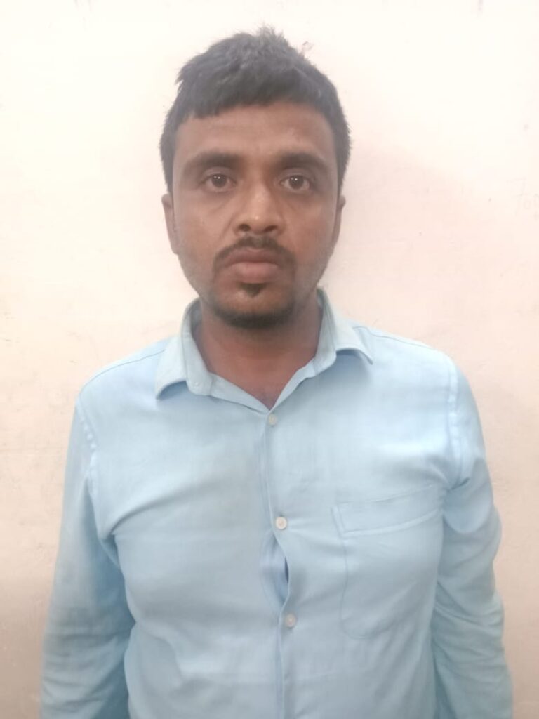 ரயில் டிக்கெட் பரிசோதகர் என மோசடியில் ஈடுபட்டவர் கைது