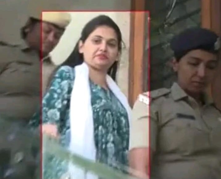 போலீஸ் காவலில் மேக்கப் போட்ட நடிகை