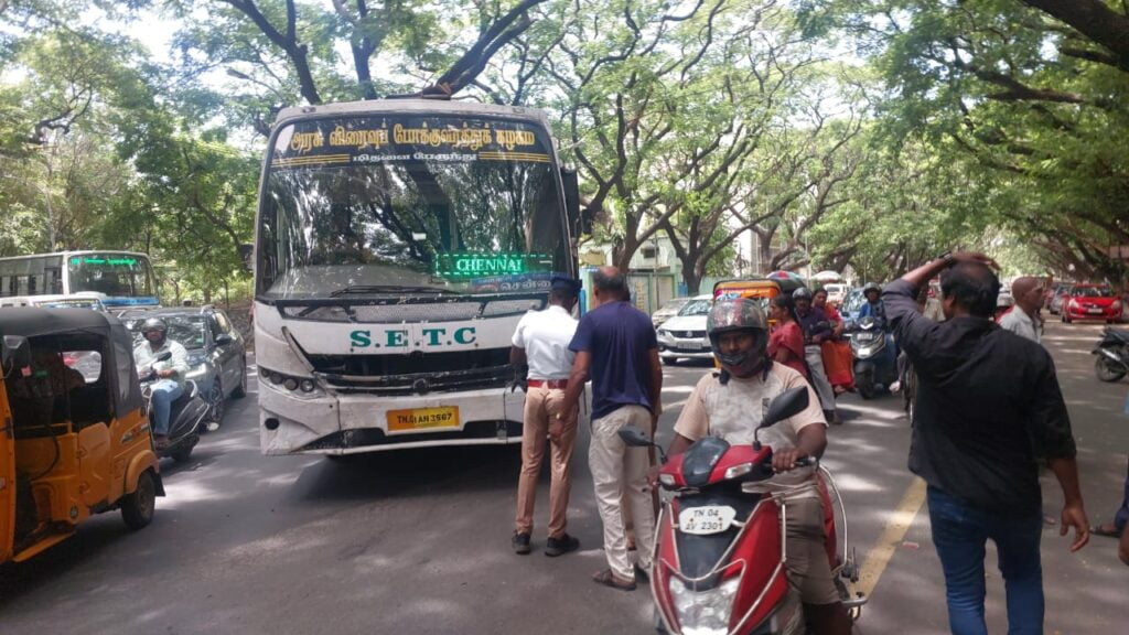 பெண் பயணிக்கு நெஞ்சு வலி - உதவிய காவல் ஆய்வாளர்