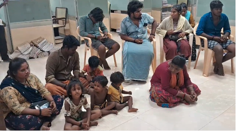 அழுக்கு உடைன்னா தீயேட்டரில் அனுமதி இல்லையா ? களத்தில் இறங்கிய அதிகாரிகள்