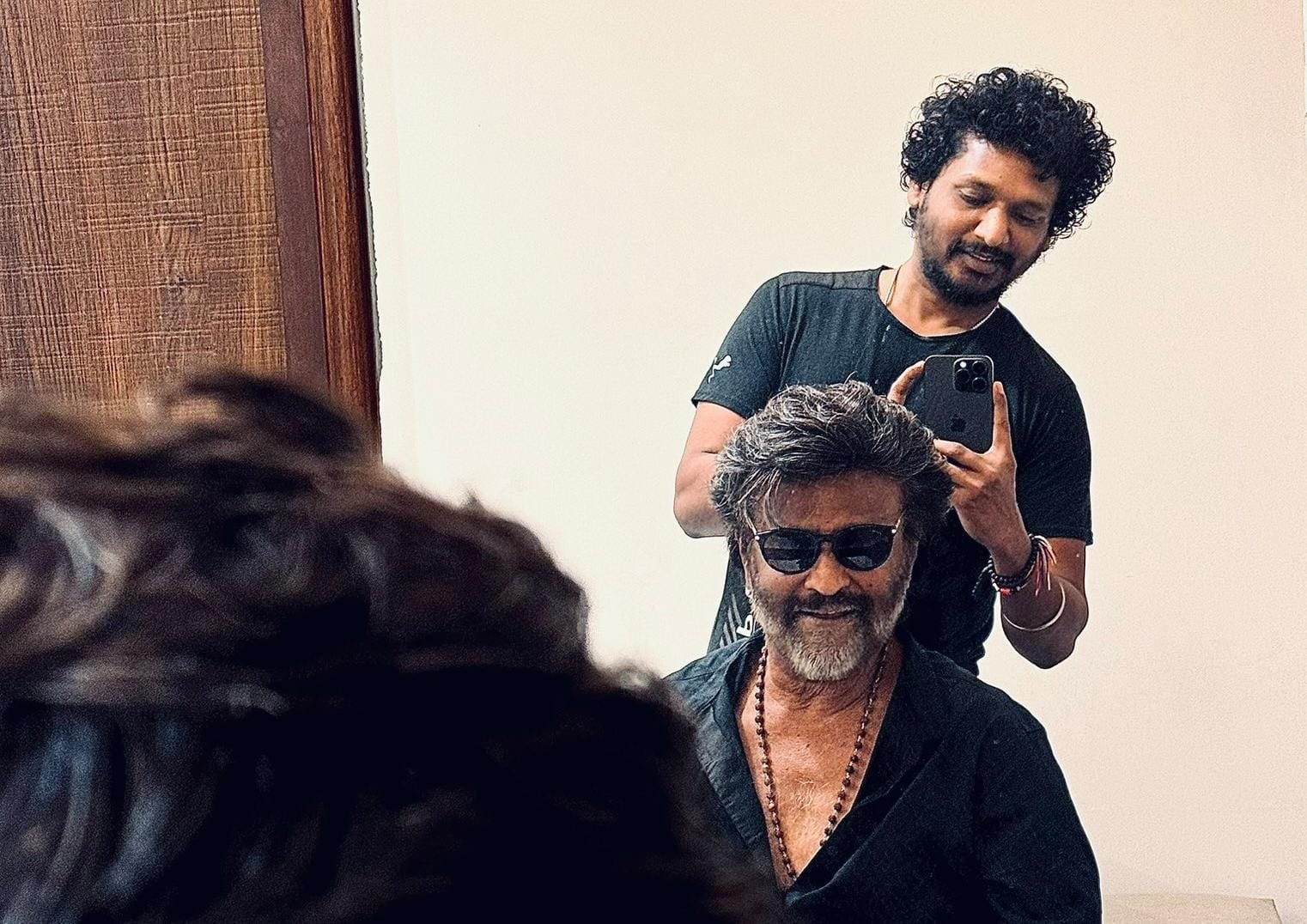 'கூலி' படக்குழுவுடன் தனது பிறந்த நாளை கேக் வெட்டி கொண்டாடிய லோகேஷ் கனகராஜ்!