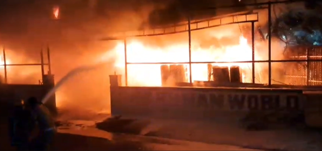 5 மணி நேரத்திற்கும் மேல் போராடி தீயை அணைத்தனர்.