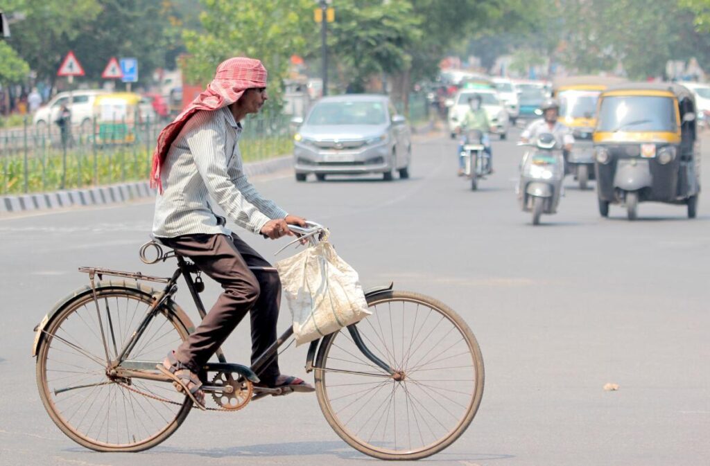 தீவிர வெப்ப அலை எதிரொலி டெல்லியில் 50 பேர் உயிரிழப்பு