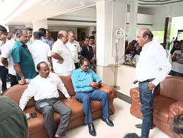 எஸ்.ஆர்.எம். கட்டுப்பாட்டில் உள்ள விடுதியை நாளை வரை காலி செய்ய தடை - மதுரை நீதிமன்றம்