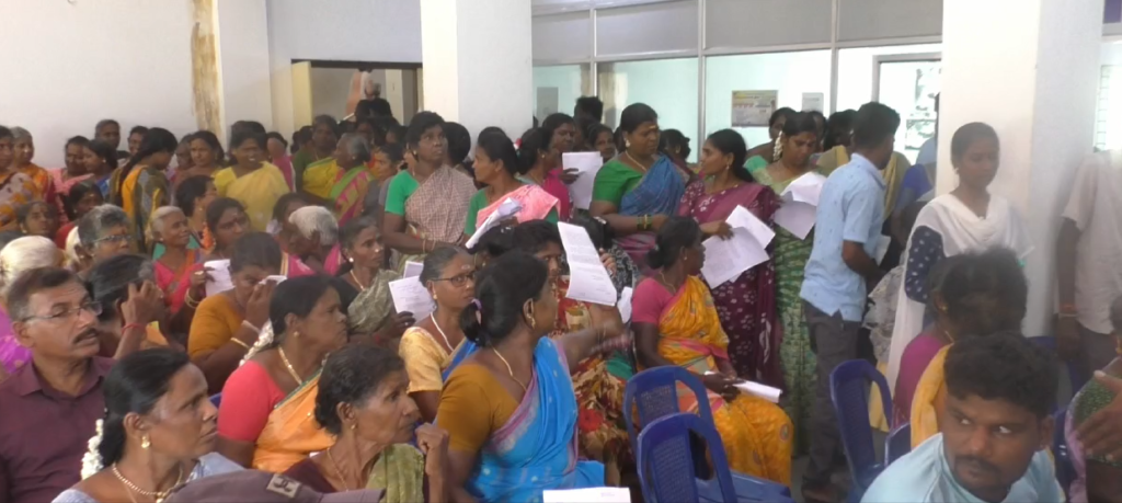 ஆவடி அருகே படிப்பை பாதியில் நிறுத்தும் மாணவர்கள் - வட்டாட்சியர் அலுவலகம் திரண்ட மக்கள்