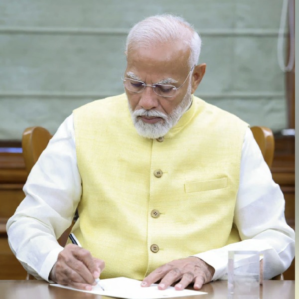 மோடியின் முதல் கையொழுத்து - விவசாயிகளுக்கான நிதி 