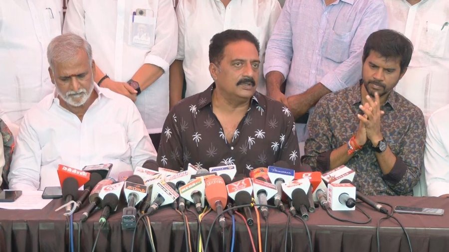 பிரதமர் மோடியை பற்றிய கேள்வியும் பிரகாஷ்ராஜின் நக்கலான பதிலும்!