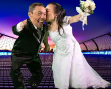 கின்னஸ் வென்ற உலகின் மிக குட்டியான  திருமணம் ஜோடி