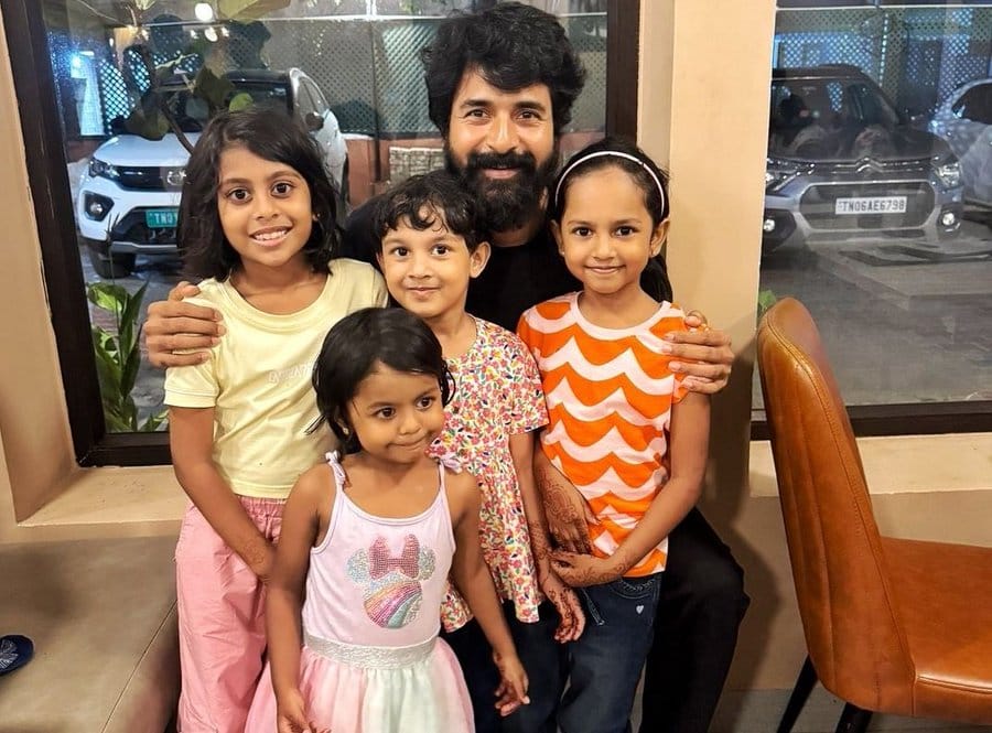 குழந்தைகளின் ஃபேவரைட் ஹீரோ சிவகார்த்திகேயனின் லேட்டஸ்ட் புகைப்படம்!