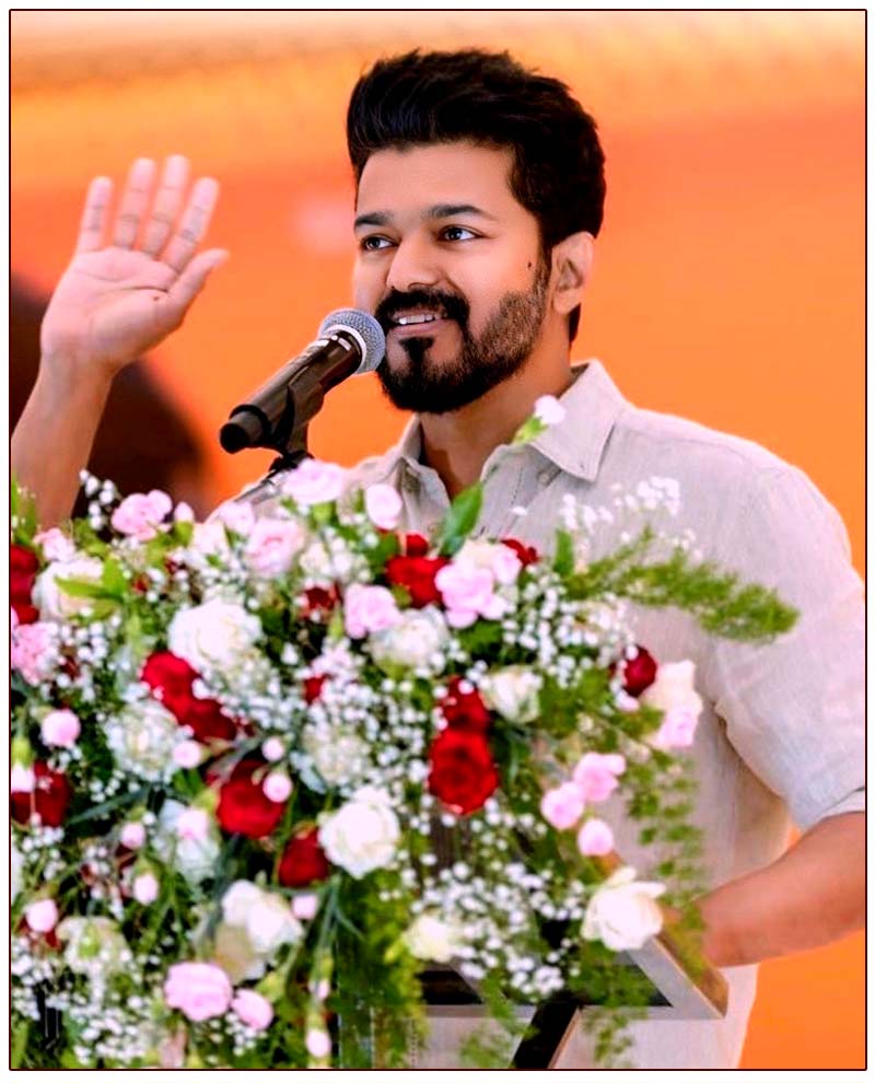 மாணவர்கள் மத்தியில் உரையாற்றுகிறார் விஜய்