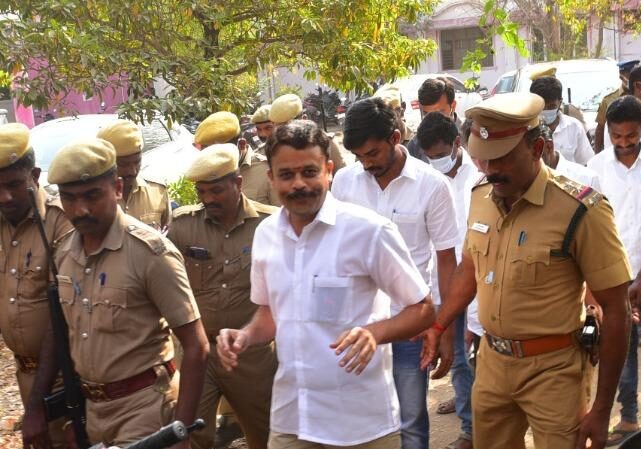 ஆயுள் கைதிக்கு சொகுசு அறை ஒதுக்க முடியாது - தமிழக அரசு 