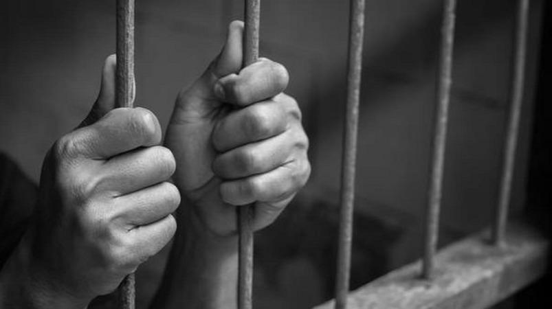 கத்தியால் தாக்கி வழிப்பறி - இளைஞர் கைது