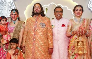 அம்பானி இல்லத் திருமண விழாவில் ஜொலிக்கும் சூர்யா - ஜோதிகா!