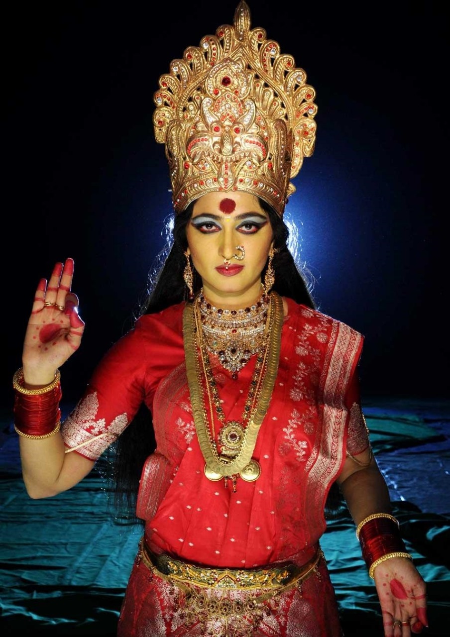 நயன்தாரா, திரிஷாவை தொடர்ந்து அம்மனாக நடிக்கும் பிரபல நடிகை!