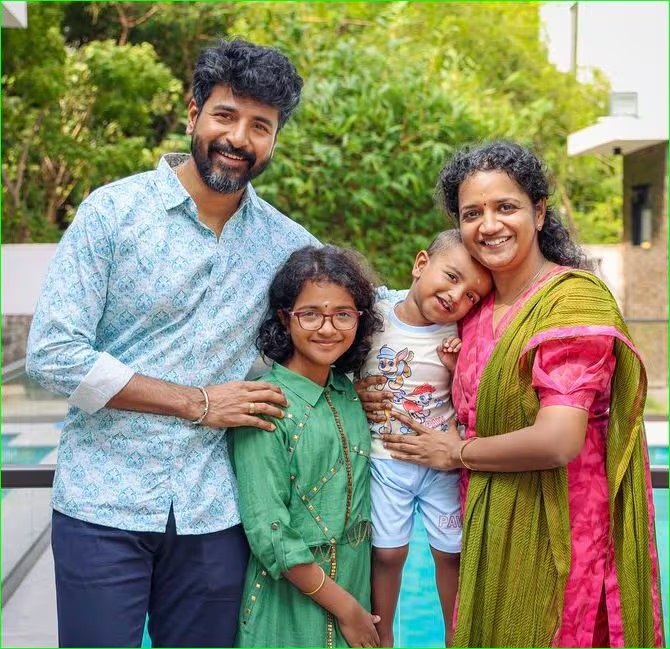 குடும்பத்துடன் பொங்கல் கொண்டாடிய சிவகார்த்திகேயன்...... வைரலாகும் புகைப்படம்!