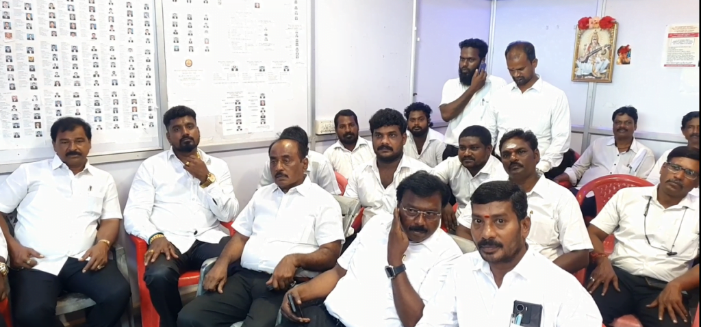 3 சட்டங்களை திரும்ப பெற கோரி வழக்கறிஞர்கள்  நீதிமன்ற புறக்கணிப்பு