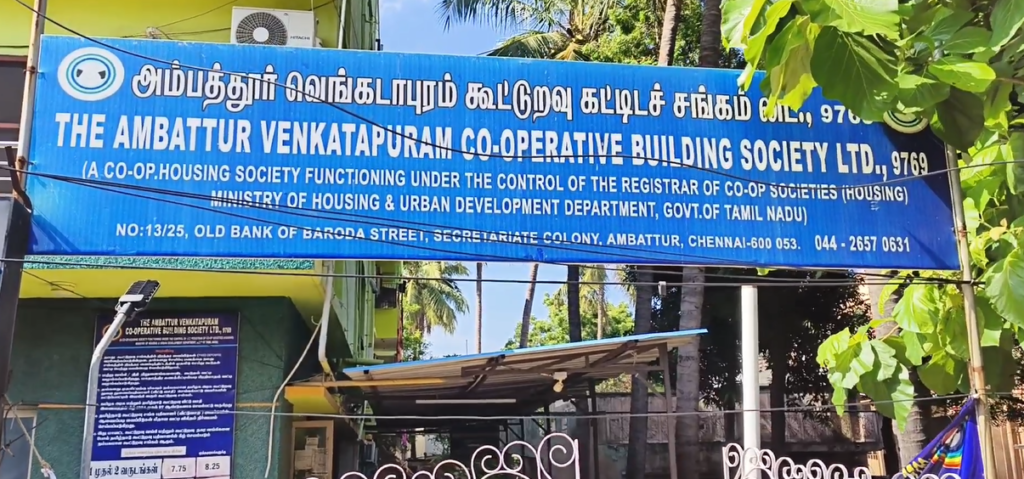 டம்பளர் மூலம் லஞ்சம் - ஊழியர் கைது