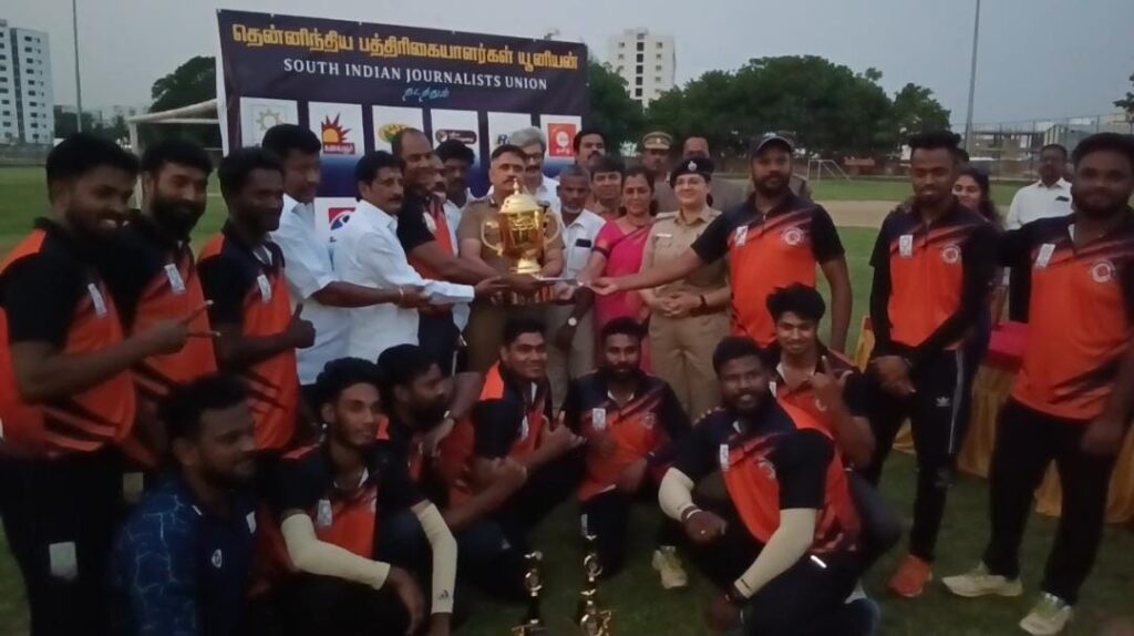 தென்னிந்திய பத்திரிக்கையாளர் சங்கம் கிரிக்கெட் போட்டியில் சன் டிவி  முதல் பரிசு வென்றது