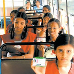 மாணவர்களுக்கு வழங்கிய இலவச பஸ் பாஸ் செய்த சாதனை