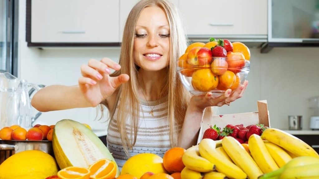 பழங்கள் சாப்பிடுவதனால் எடை அதிகரிக்குமா? குறையுமா?