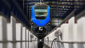 மெட்ரோ ரயிலில் மாற்றுத்திறனாளிகளுக்கு சாய்தள வசதி ஏற்படுத்த உயர்நீதிமன்றத்தில் வழக்கு