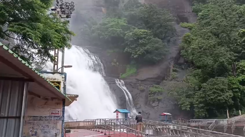 குற்றால அருவிகளில் குளிக்க மூன்றாவது நாளாக தடை