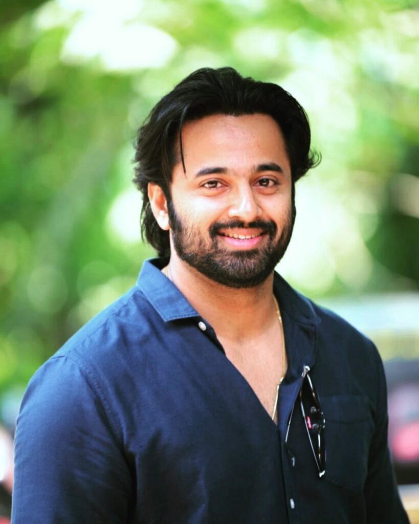 உன்னி முகுந்தன் நடிக்கும் 'கெட் - செட் பேபி'.... கவனம் ஈர்க்கும் ஃபர்ஸ்ட் லுக் போஸ்டர்!