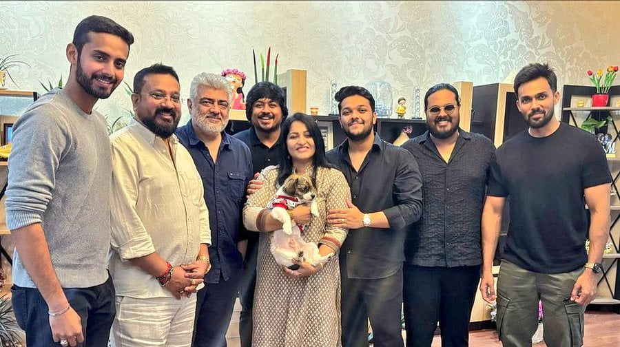 'விடாமுயற்சி' படக்குழுவின் லேட்டஸ்ட் புகைப்படம்..... இணையத்தில் வைரல்!