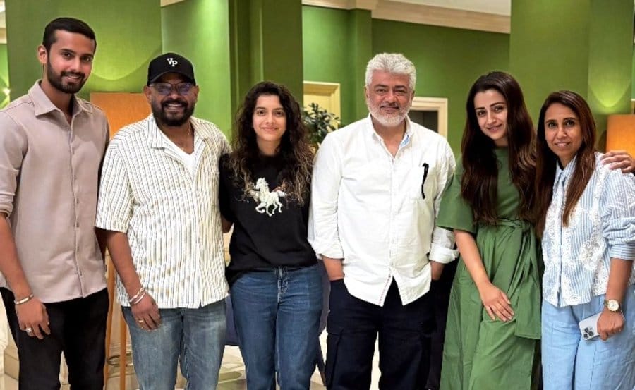 'விடாமுயற்சி' படக்குழுவுடன் வெங்கட் பிரபு..... வைரலாகும் புகைப்படம்!