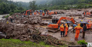 கேரளாவின் வயநாட்டில் பெரும் நிலச்சரிவு- சிக்கித்தவிக்கும் குடும்பங்கள்