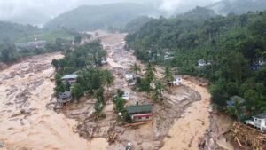 விக்ரமை தொடர்ந்து வயநாடு மீட்பு பணிக்கு நிதி வழங்கிய பிரபல நடிகர்கள்!