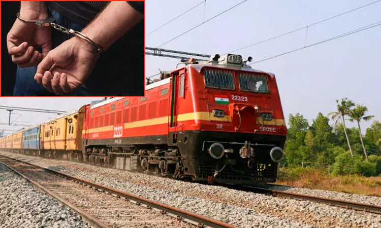 ஓடும் ரயிலில் இளம் பெண்ணிடம் சில்மிஷம் - ஒருவர் கைது