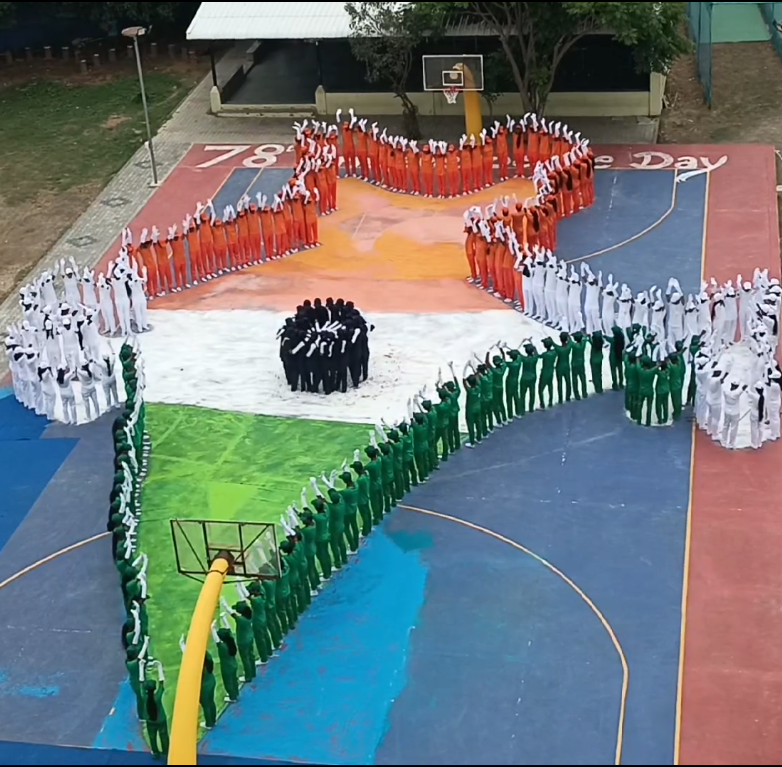 அம்பத்தூரில் தனியார் கல்லூரியில் 78-ஆவது சுதந்திர தினம் கொண்டாட்டம்