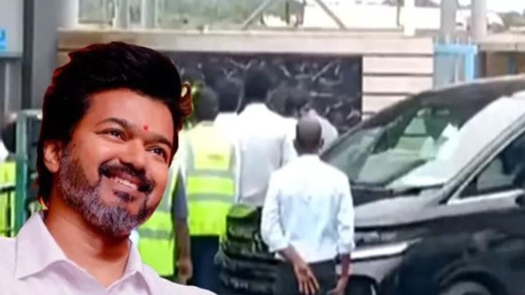 விஜய் : சீரடி சாய்பாபா கோயிலுக்கு பயணம்!