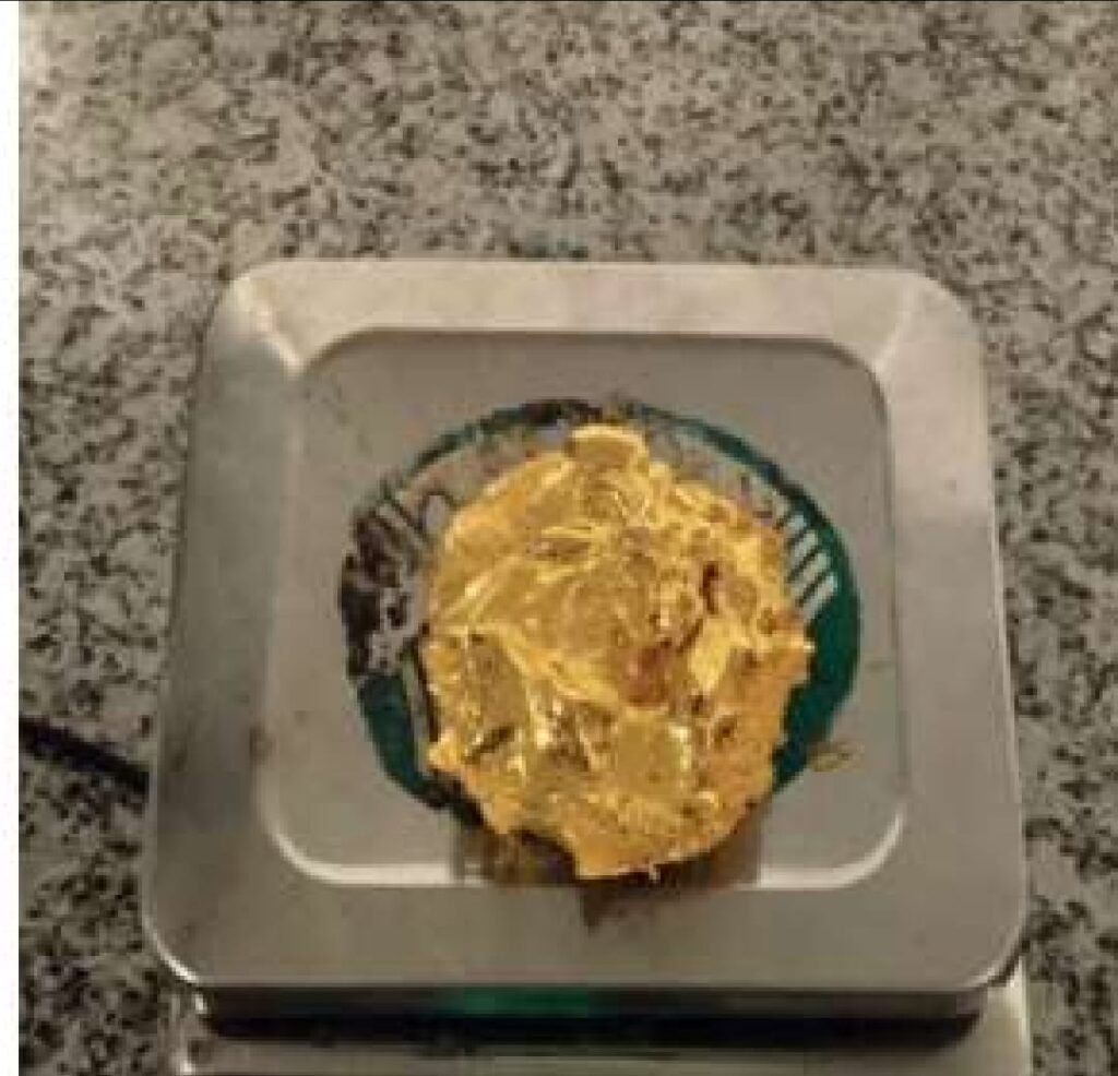 சென்னை விமானநிலையத்தில் ரூ.6 கோடி மதிப்புள்ள 8 கிலோ தங்கம் பறிமுதல்- 9 பேர் கைது