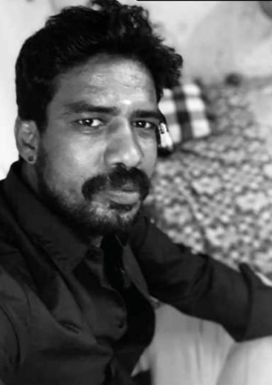 வியாசர்பாடியில் தலையில் கல்லை போட்டு பிரபல ரவுடி கொலை -  6 பேர் கைது