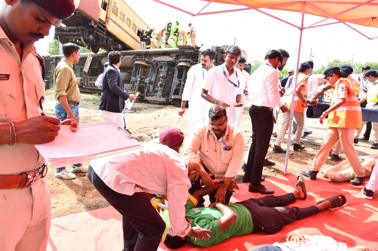 ரயில் விபத்து குறித்த ஒத்திகை 