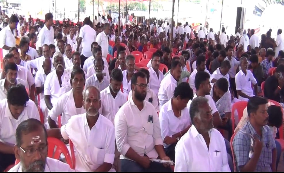 மதுரையில் அரசு பள்ளிகளை இணைக்க உண்ணாவிரத போராட்டம் - அதிமுக முன்னாள் அமைச்சர்கள்