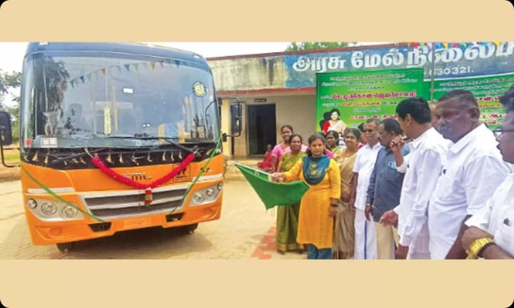 அரசு பள்ளிக்கு ரூ.27 லட்சத்தில் பஸ் வழங்கிய முன்னாள் மாணவர்