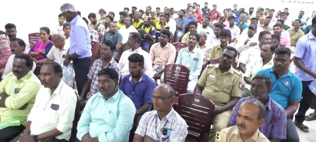 இந்நிலையில் ஆவடி மாநகராட்சி மேயர் உதயகுமார் தலைமையில், பாதுகாப்பான முறையில் கழிவுநீர் இணைப்புகளை சுத்தப்படுத்துதல் பராமரிப்பது குறித்த செய்முறை பயிற்சி கூட்டம் ஆவடி மாநகராட்சி அருகே நடைபெற்றது.