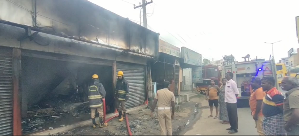 ஆவடி அருகே திருமுல்லைவாயில் BAG கடையில் பயங்கர தீ விபத்து.