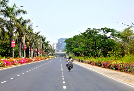 திருவான்மியூரில் இருந்து அக்கரை வரை இசிஆர் அகலப்படுத்தும் பணி வேகமாக நடைபெற்று வருகிறது