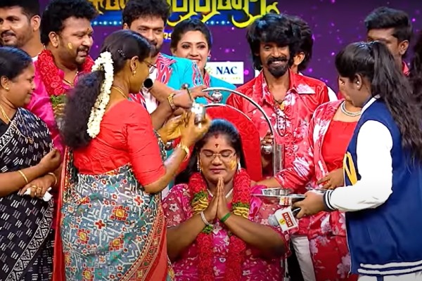 தான் கர்ப்பமாக இருப்பதை அறிவித்த பிரபல நடிகரின் மகள்!
