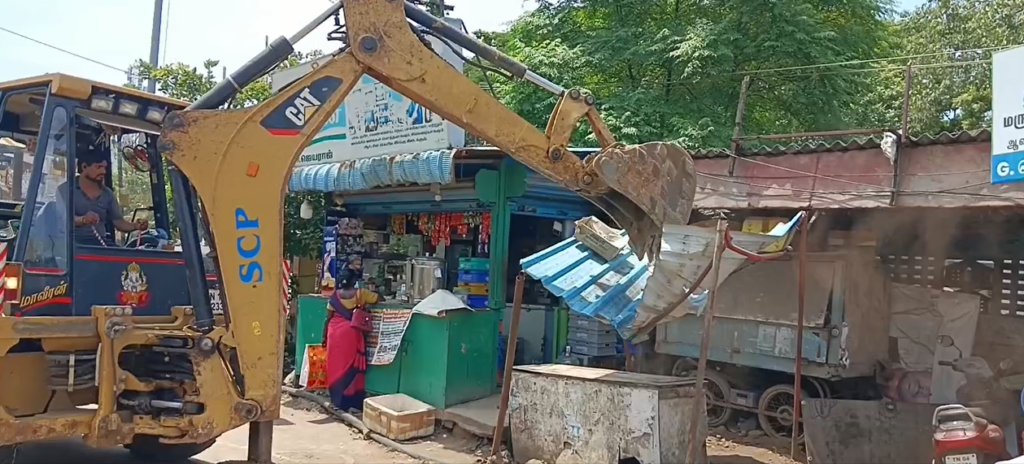 ஆவடி சாலையோர கடைகள் அகற்றம் : போக்குவரத்து காவல் துறையினர் அதிரடி