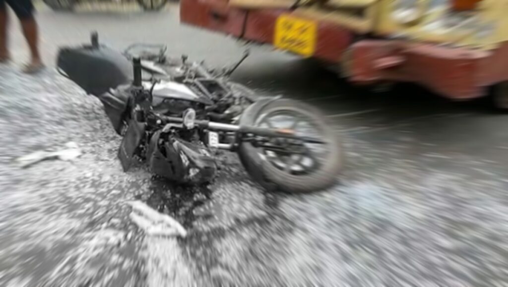 அரசு பேரூந்து மோதியதில் இருசக்கர வாகனத்தில் பின்னால் அமர்ந்து சென்ற தாய், 4 மாத கைக்குழந்தை பலி