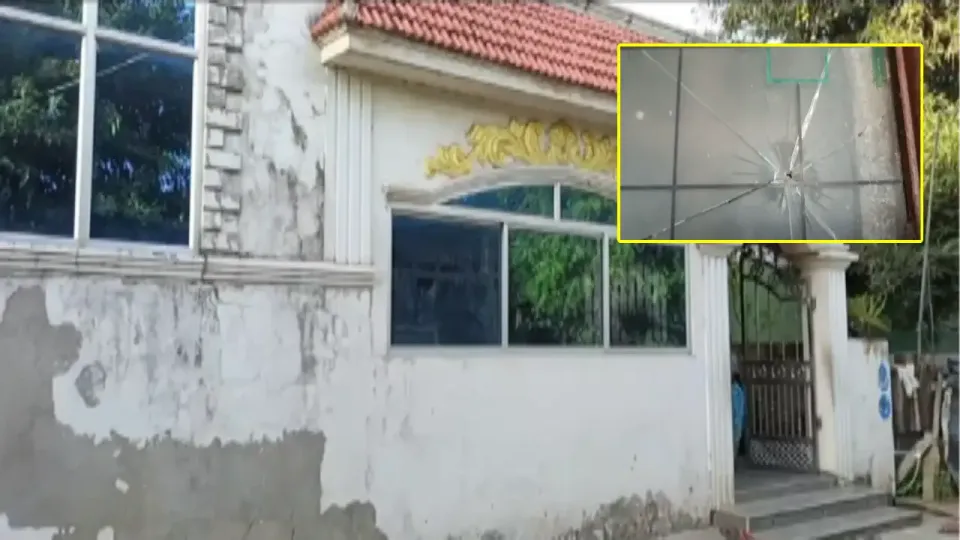 சோழவரத்தில் நாட்டு வெடிகுண்டு வீசிய 4 பேர் கைது