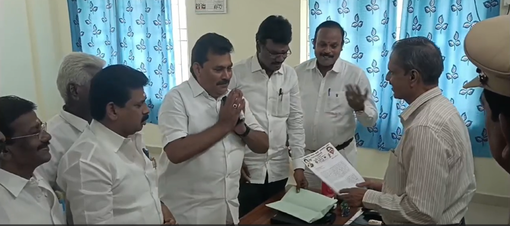 ஆவடி காவல் ஆணையரகத்தில் அண்ணாமலை மீது அதிமுக சார்பில் புகார்